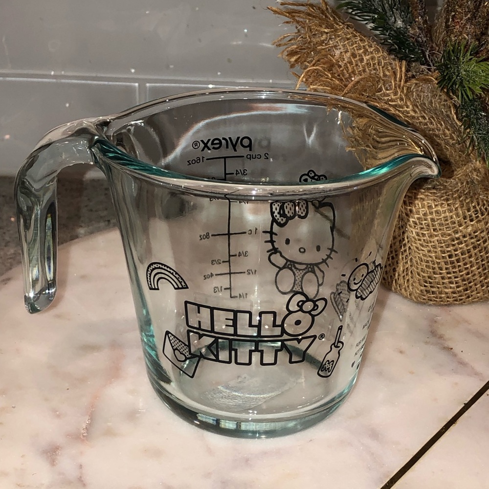 ✨NWT✨ Pyrex Hello Kitty Glass Measuring Cup - Picture 6 of 7